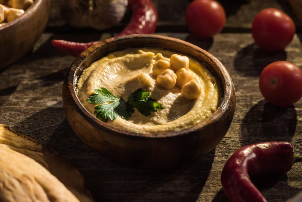 Hummus z pasty sezamowej.