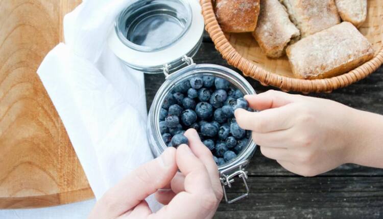 Jagody na jagodzianki z kruszonką.